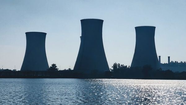 Niemcy bez atomowej energetyki. Szaleństwo czy celowe działanie? Czy UE przejmie dystrybucję prądu?