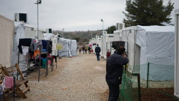 Obozy przejściowe dla migrantów - Nowy Pakt Migracyjny UE - Wybawienie czy problem?